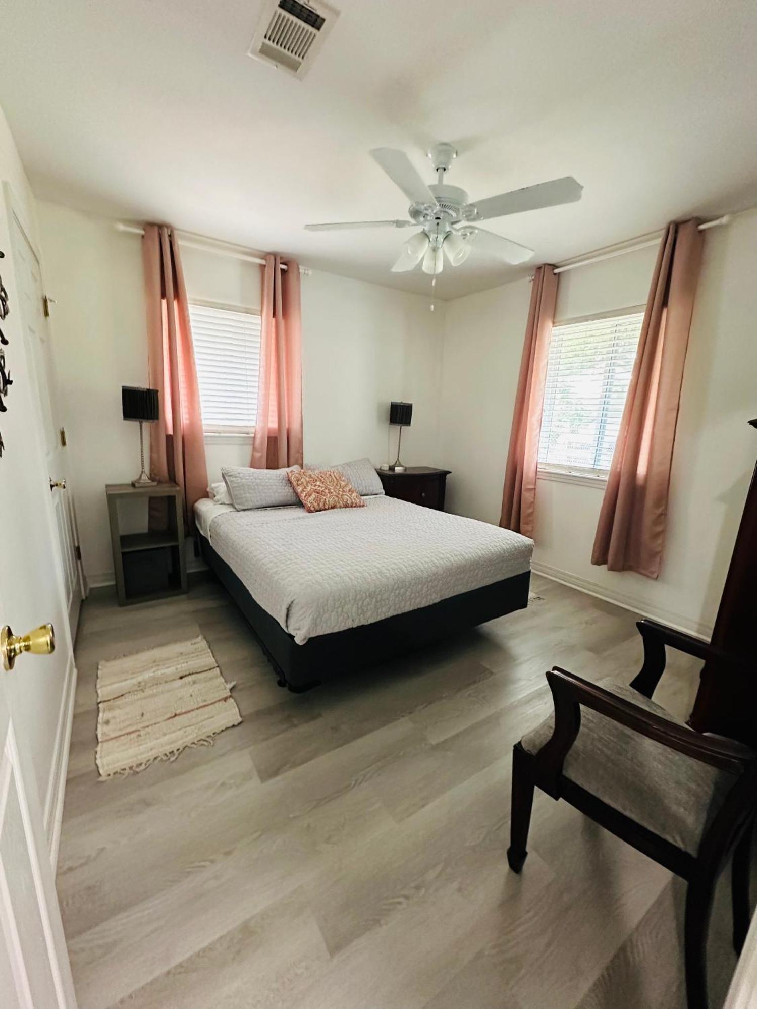 Feels Like Home Escape, 1/2 Mile To Beach Gulfport Ngoại thất bức ảnh